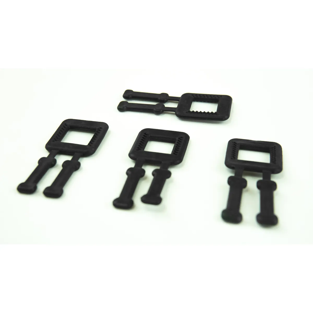 Vue des boucles en plastique noir pour feuillard PP de 12 mm